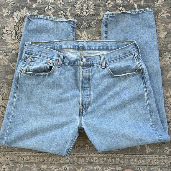 Levi’s 501 Men’s Button Fly Jeans - Picture 4 of 7